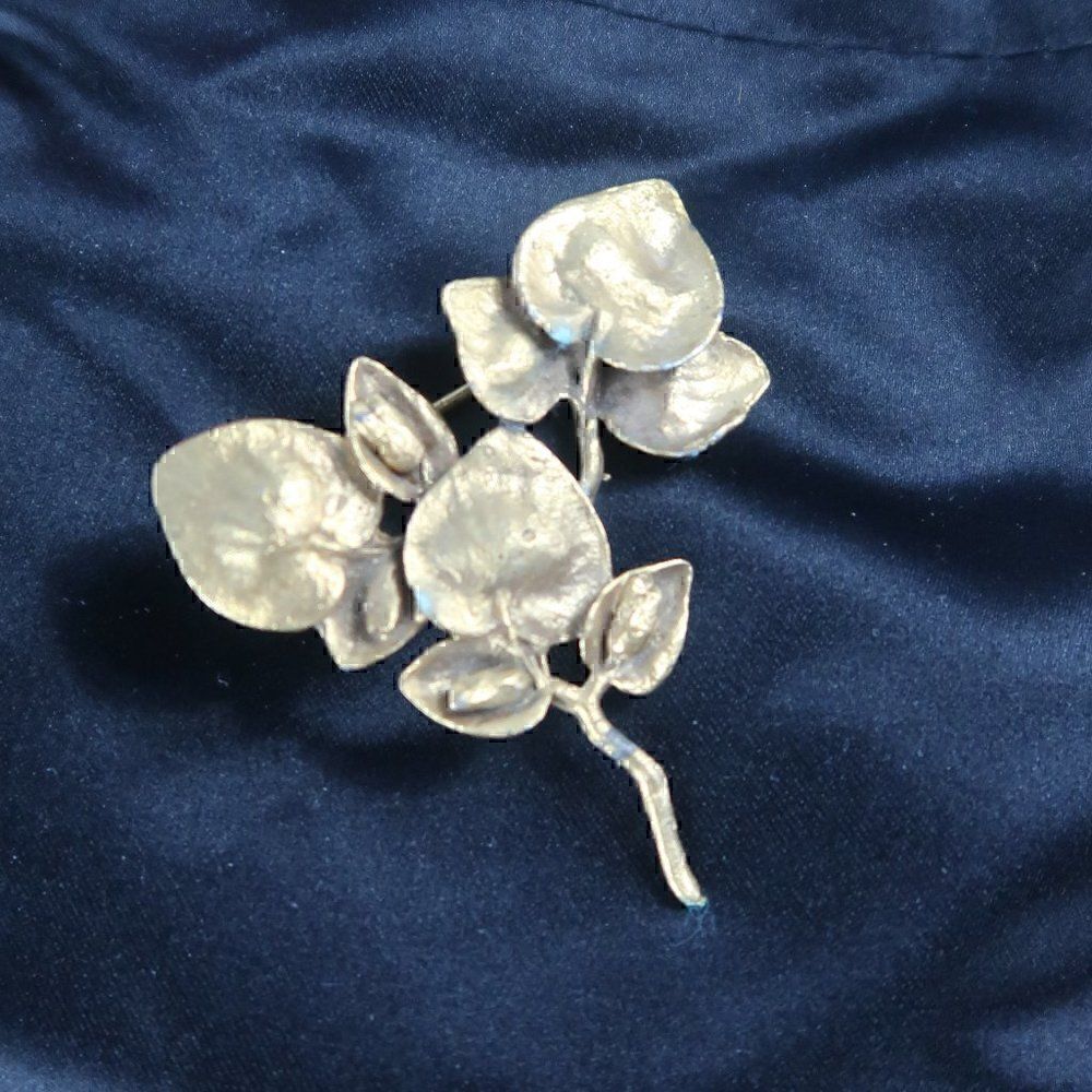 FLORAL LEAF VINTAGE GOLD TONE BROOCH MARKED TMC